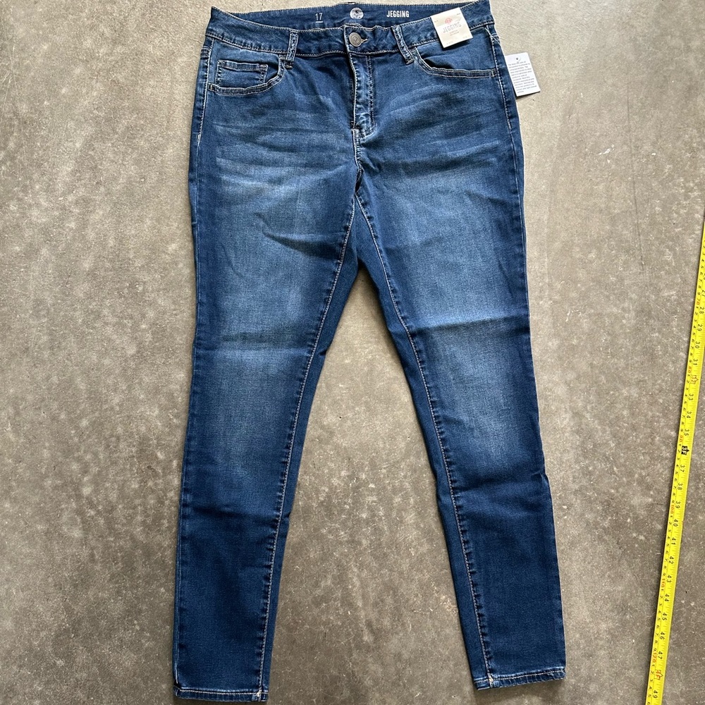 NWT SO low rise jeggings size 17